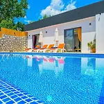 Uezuemlue 2 Bedroom Secluded With Private Pool Hot Tub Калкан