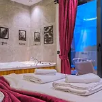 Uezuemlue 2 Bedroom Secluded With Private Pool Hot Tub Вилла Калкан