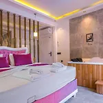 Вилла Uezuemlue 2 Bedroom Secluded With Private Pool Hot Tub