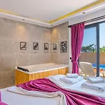 Uezuemlue 2 Bedroom Secluded With Private Pool Hot Tub *