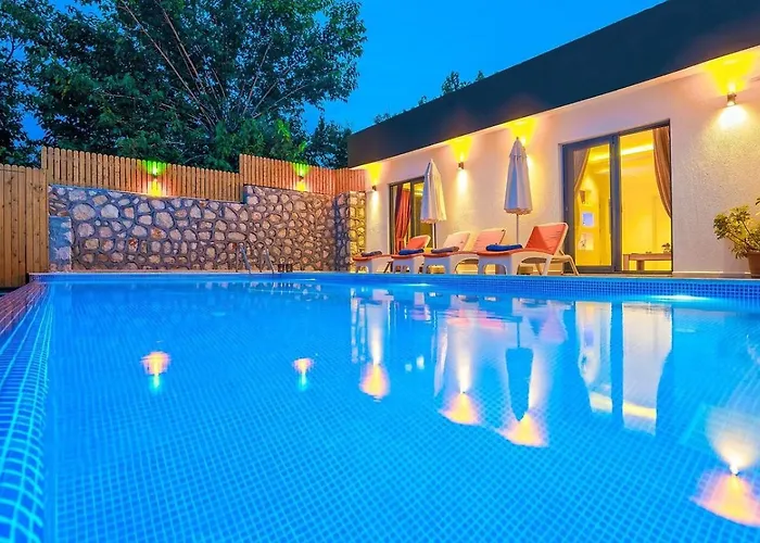 üzümlü 2 Bedroom Secluded With Private Pool Hot Tub *