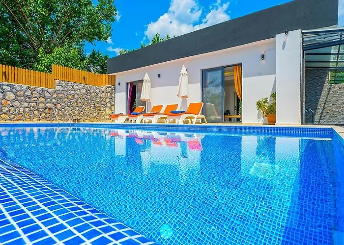 üzümlü 2 Bedroom Secluded With Private Pool Hot Tub Kalkan