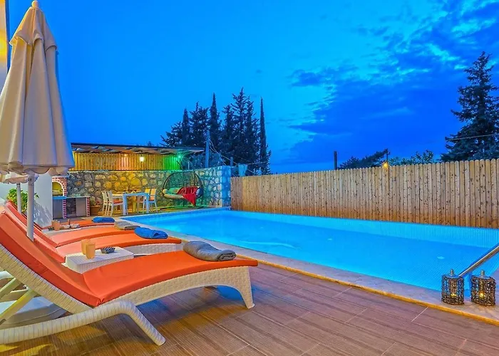 üzümlü 2 Bedroom Secluded With Private Pool Hot Tub Villa Kalkan
