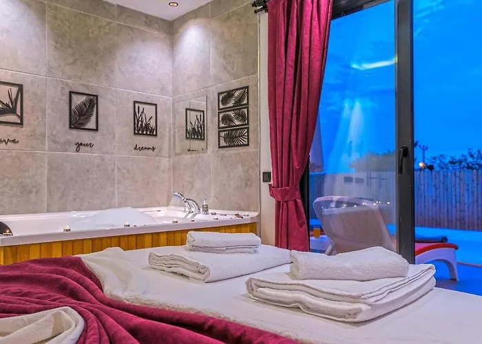üzümlü 2 Bedroom Secluded With Private Pool Hot Tub Villa Kalkan