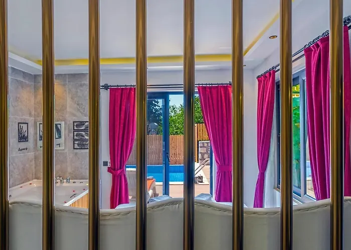 üzümlü 2 Bedroom Secluded With Private Pool Hot Tub Villa