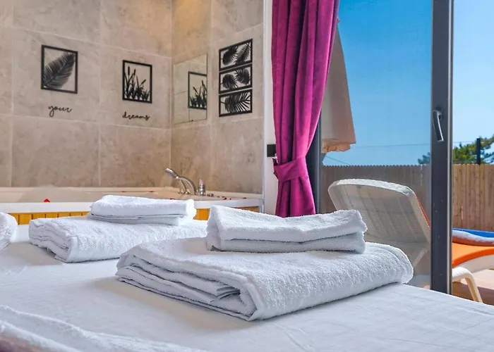 üzümlü 2 Bedroom Secluded With Private Pool Hot Tub *