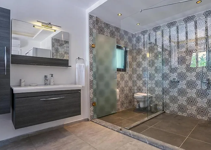 üzümlü 2 Bedroom Secluded With Private Pool Hot Tub Villa Kalkan