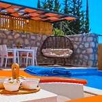 Uezuemlue 2 Bedroom Secluded With Private Pool Hot Tub *