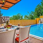 Uezuemlue 2 Bedroom Secluded With Private Pool Hot Tub Villa