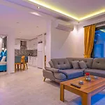 Uezuemlue 2 Bedroom Secluded With Private Pool Hot Tub Villa *