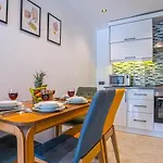 Uezuemlue 2 Bedroom Secluded With Private Pool Hot Tub Villa *