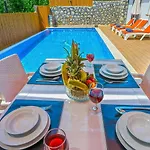Villa Uezuemlue 2 Bedroom Secluded With Private Pool Hot Tub Kalkan