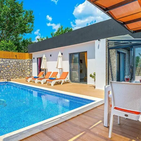 Uezuemlue 2 Bedroom Secluded With Private Pool Hot Tub * Kalkan