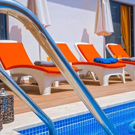 Uezuemlue 2 Bedroom Secluded With Private Pool Hot Tub Villa