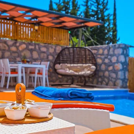 Uezuemlue 2 Bedroom Secluded With Private Pool Hot Tub *
