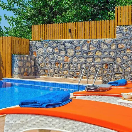 Villa Uezuemlue 2 Bedroom Secluded With Private Pool Hot Tub