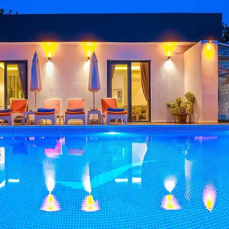 Uezuemlue 2 Bedroom Secluded With Private Pool Hot Tub Villa *