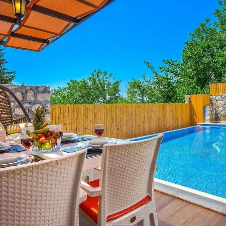Uezuemlue 2 Bedroom Secluded With Private Pool Hot Tub Villa
