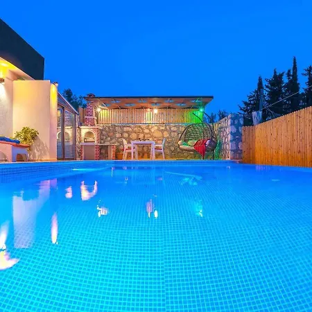 Uezuemlue 2 Bedroom Secluded With Private Pool Hot Tub * Kalkan