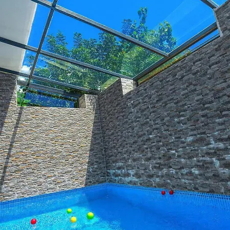 Uezuemlue 2 Bedroom Secluded With Private Pool Hot Tub Villa