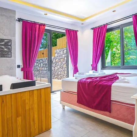 Villa Uezuemlue 2 Bedroom Secluded With Private Pool Hot Tub