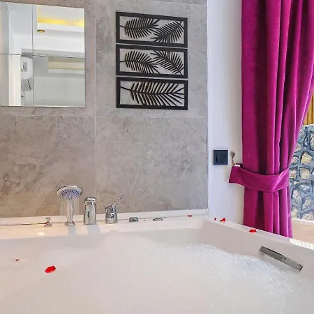 Villa Uezuemlue 2 Bedroom Secluded With Private Pool Hot Tub *