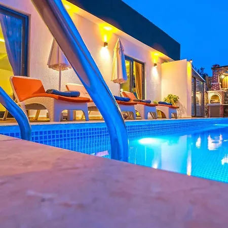 Villa Uezuemlue 2 Bedroom Secluded With Private Pool Hot Tub