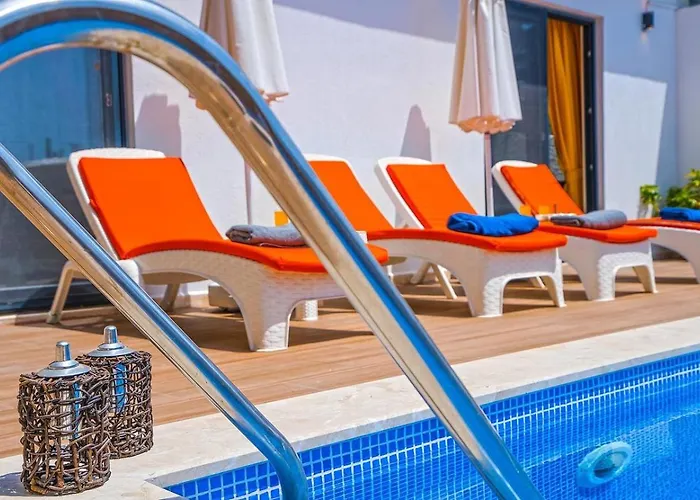Uezuemlue 2 Bedroom Secluded With Private Pool Hot Tub Villa