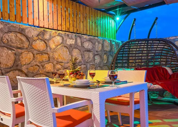 Uezuemlue 2 Bedroom Secluded With Private Pool Hot Tub