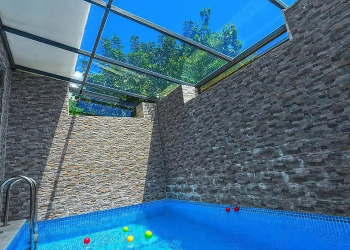 Uezuemlue 2 Bedroom Secluded With Private Pool Hot Tub Villa